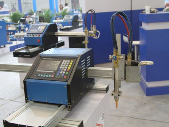 Máquina de corte CNC tanto de chapa metálica como de tubo metálico, con soplete de corte por plasma y oxicorte.