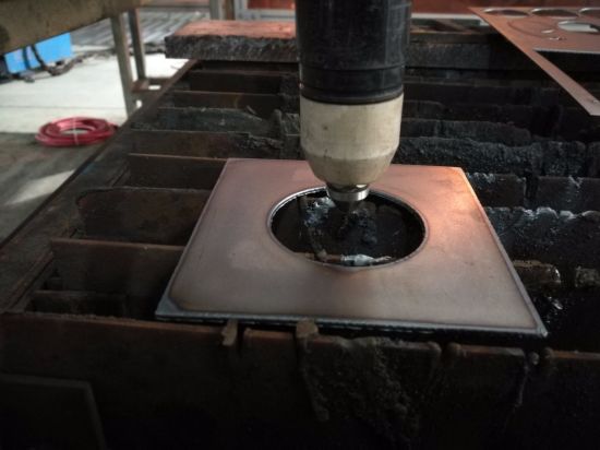 Cortadora portátil del plasma del CNC y cortadora automática de gas con la pista de acero